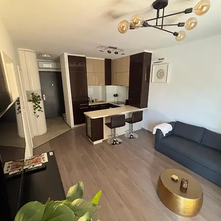 Modern & Comfy With Easy Access To Center