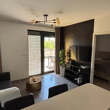 Modern & Comfy With Easy Access To Center