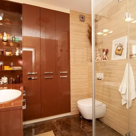 Modern & Comfy With Easy Access To Center 布拉迪斯拉发
