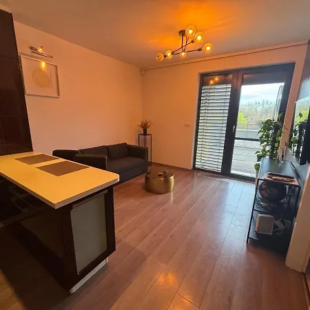 Modern & Comfy With Easy Access To Center 公寓 *