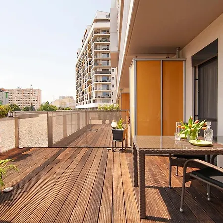 Modern & Comfy With Easy Access To Center 布拉迪斯拉发